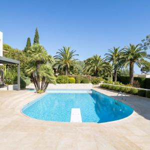 Antibes, Villa Contemporaine avec vue mer panoramique à vendre