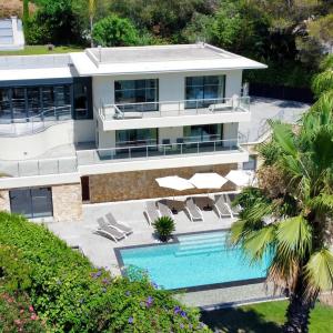SUPER CANNES VILLA CONTEMPORAINE VUE MER A VENDRE