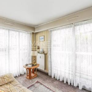 Paris XVIIIème - Beau trois pièces avec balcon et box -
