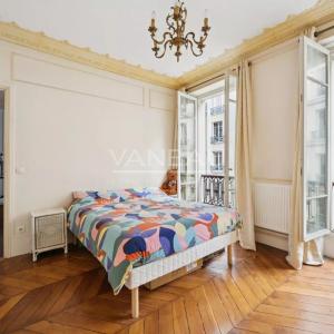 Paris IXème - Rue Mansart - Six pièces en triplex - Habitation e
