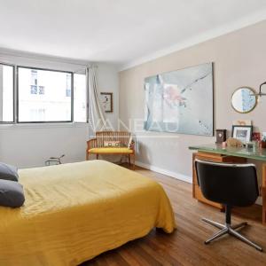 Paris XVIIIème - Grandes Carrières - Bel appartement de sept piè