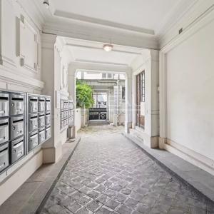 Paris XVe - Montparnasse - Appartement trois pièces en dernier é