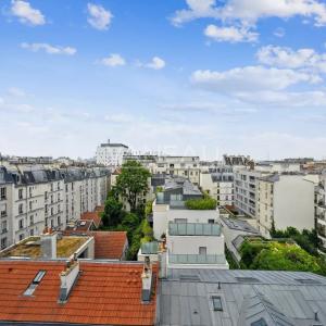 Paris XVe - Montparnasse - Appartement trois pièces en dernier é