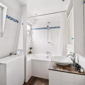 Paris XVe - Montparnasse - Appartement trois pièces en dernier é