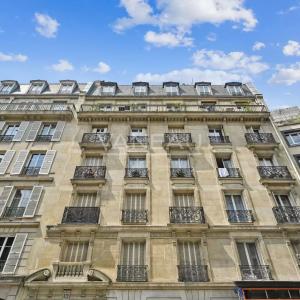 Paris XVe - Montparnasse - Appartement trois pièces en dernier é