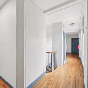 Paris XVe - Montparnasse - Appartement trois pièces en dernier é