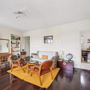 Paris XVe - Montparnasse - Appartement trois pièces en dernier é