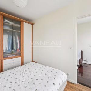 Paris XVe - Montparnasse - Appartement trois pièces en dernier é