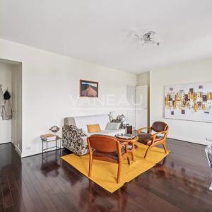 Paris XVe - Montparnasse - Appartement trois pièces en dernier é