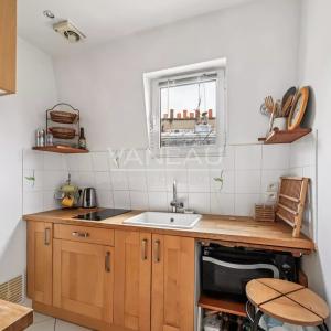 Paris XVe - Montparnasse - Appartement trois pièces en dernier é