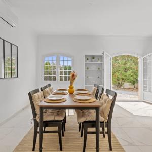 Mougins - Villa entièrement rénovée avec Tennis à vendre