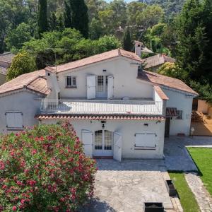 Exclusivité : Mougins - Villa entièrement rénovée avec Tennis à 