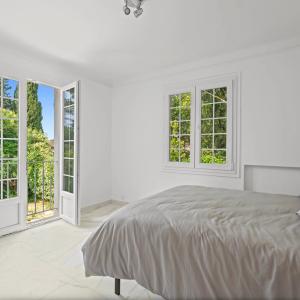 Mougins - Villa entièrement rénovée avec Tennis à vendre