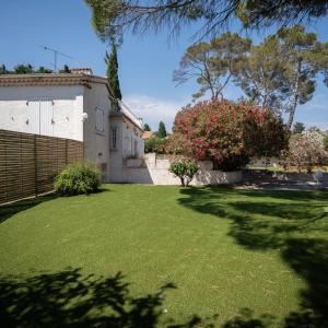 Exclusivité : Mougins - Villa entièrement rénovée avec Tennis à 