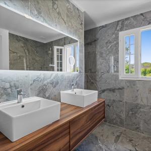 Mougins - Villa entièrement rénovée avec Tennis à vendre