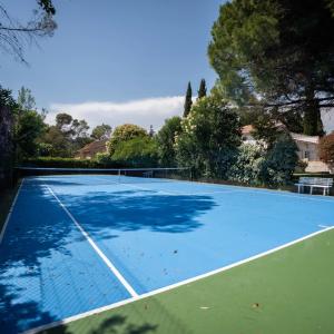 Exclusivité : Mougins - Villa entièrement rénovée avec Tennis à 
