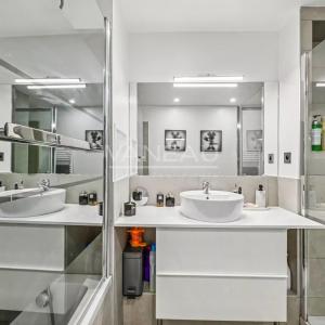 Paris XVe - Mirabeau/Convention -  trois pièces en parfait état