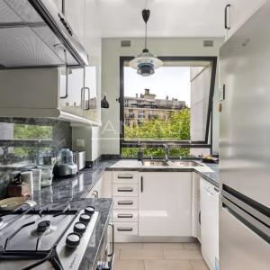 PARIS XVIe - Suchet - Raffet -  Etage élevé, vues dégagées.