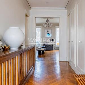 FAUBOURG DU ROULE - APPARTEMENT FAMILIAL