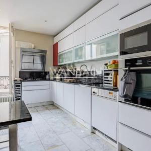 FAUBOURG DU ROULE - APPARTEMENT FAMILIAL