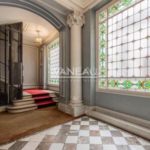 FAUBOURG DU ROULE - APPARTEMENT FAMILIAL