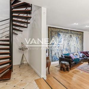 Paris VIIIe - Duplex de six pièces avec grande terrasse arborée 