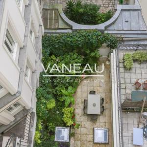 Paris VIIIe - Duplex de six pièces avec grande terrasse arborée 