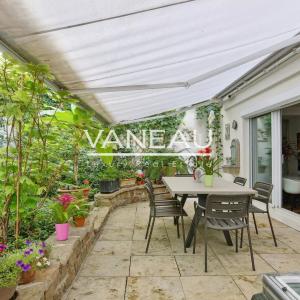 Paris VIIIe - Duplex de six pièces avec grande terrasse arborée 