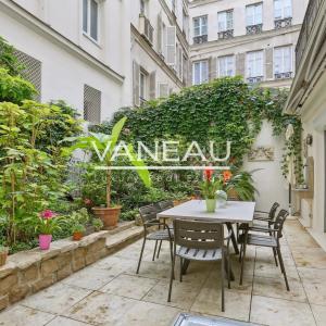 Paris VIIIe - Duplex de six pièces avec grande terrasse arborée 