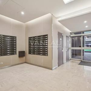 EXCLUSIVITE - DEUX PIECES AVEC BALCON - PROCHE DES PASSAGES