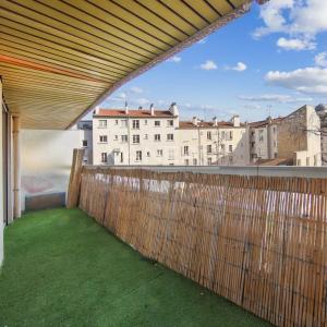 EXCLUSIVITE - DEUX PIECES AVEC BALCON - PROCHE DES PASSAGES