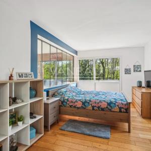 Maison d'architecte sur terrain arboré