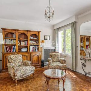 Boulogne Billancourt, Deux chambres, en étage avec balcon