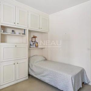 Boulogne Billancourt, Deux chambres, en étage avec balcon
