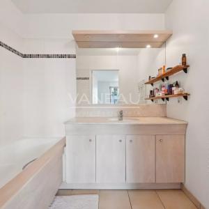 DEUX PIECES AVEC TERRASSE EN ETAGE ELEVE