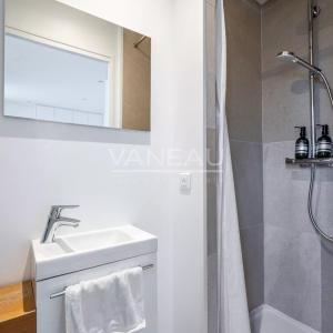 PARIS XVI - Village d'Auteuil - Chambre rénovée vue dégagée