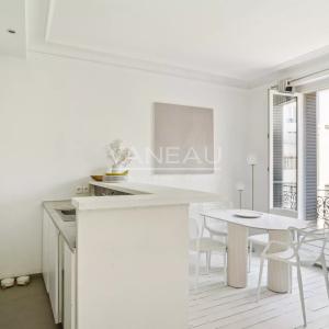 Paris VII - Cler - Charmant pied-à-terre, vue dégagée
