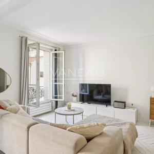 Paris VII - Cler - Charmant pied-à-terre, vue dégagée