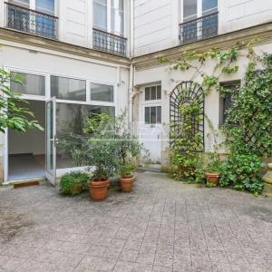 Paris VIIIe - A deux pas des Batignolles.