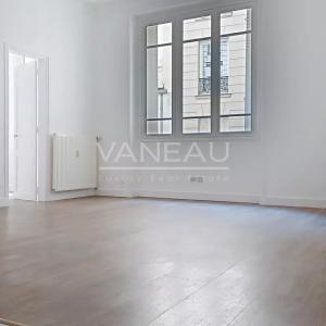 PARIS XVII - Deux pièces en rez-de-chaussée - rue de Levis