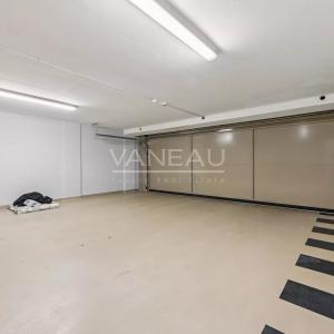PARIS VIIe - HÔTEL PARTICULIER DANS UNE VOIE PRIVÉE
