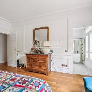 Paris VII- Appartement familial au pieds du Champ-De-Mars