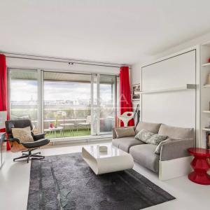 XV ème Javel - Grand studio lumineux avec loggia. Sans vis-àvis