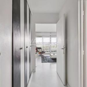 XV ème Javel - Grand studio lumineux avec loggia. Sans vis-àvis
