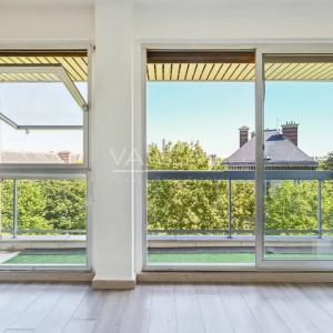 PARIS XVIème - Auteuil - Studio avec balcon