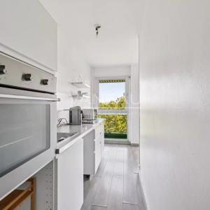 PARIS XVIème - Auteuil - Studio avec balcon