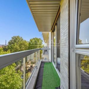 PARIS XVIème - Auteuil - Studio avec balcon