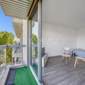 PARIS XVIème - Auteuil - Studio avec balcon