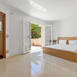 Mougins – Superbe villa provençale avec terrain constructible à 
