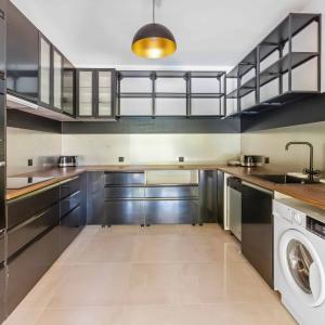 Mougins – Superbe villa provençale avec terrain constructible à 